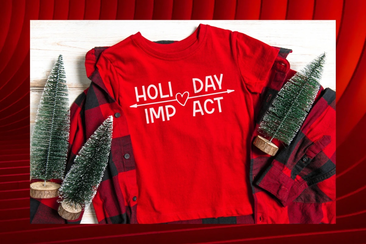 02-holiday-impact-modern-display-font-with-tshirt-mockup-preview.jpg